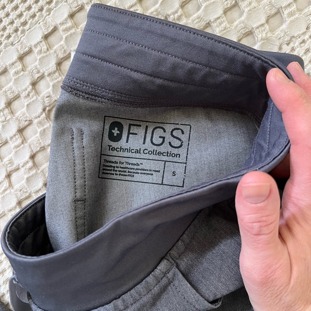 Figs Graphite Technical Collection Scrub Set size small - Picture 2 of 2